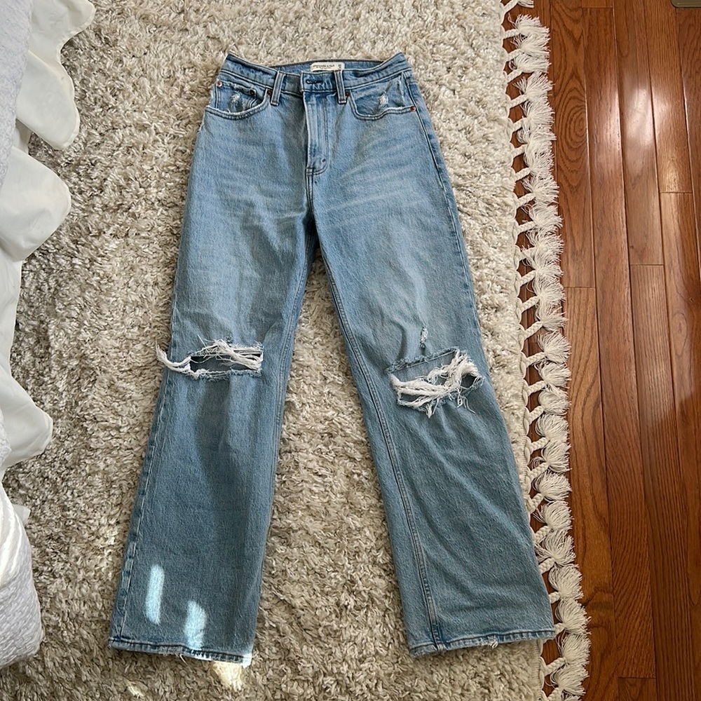 ABERCROMBIE 90’s relaxed jean high rise light wash